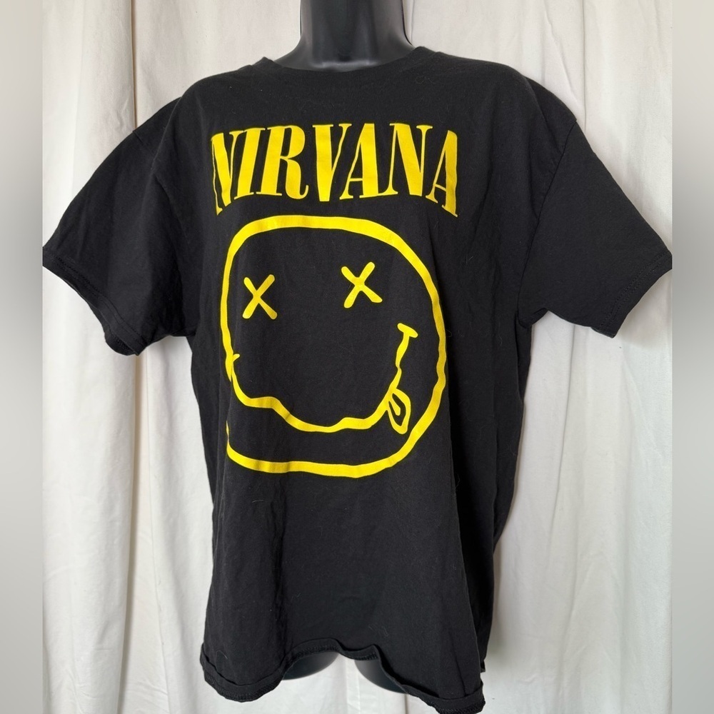 Nirvana Men's Sz L Short Sleeve Black & Yellow Smiley Graphic Tee